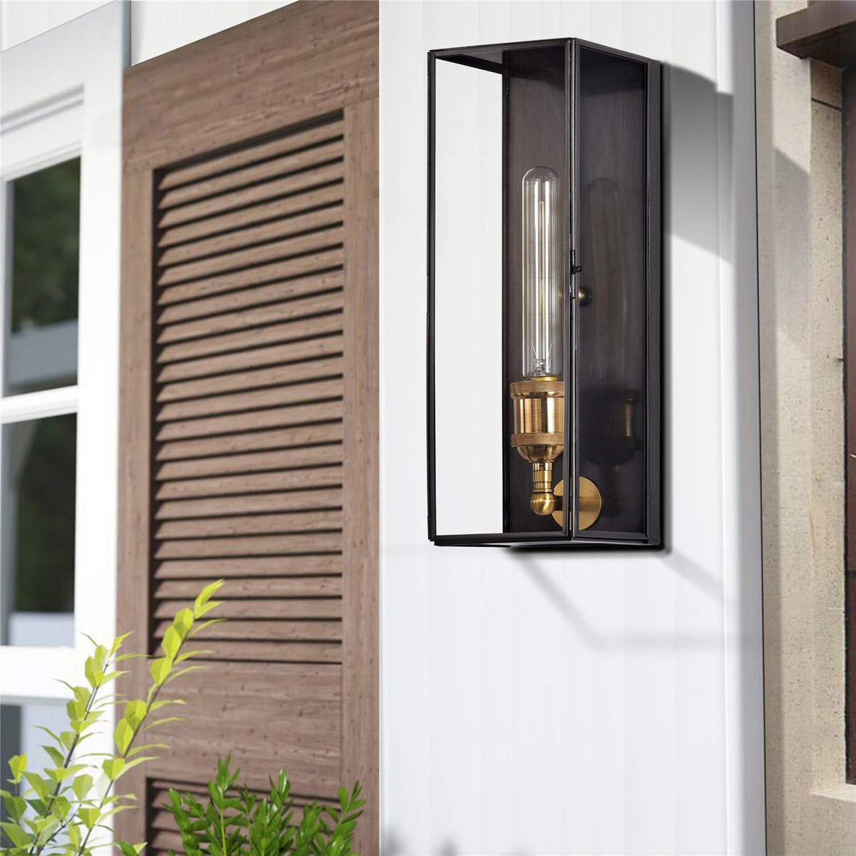 Brass Outdoor Wall Sconce with Clear Tempered Glass R800733