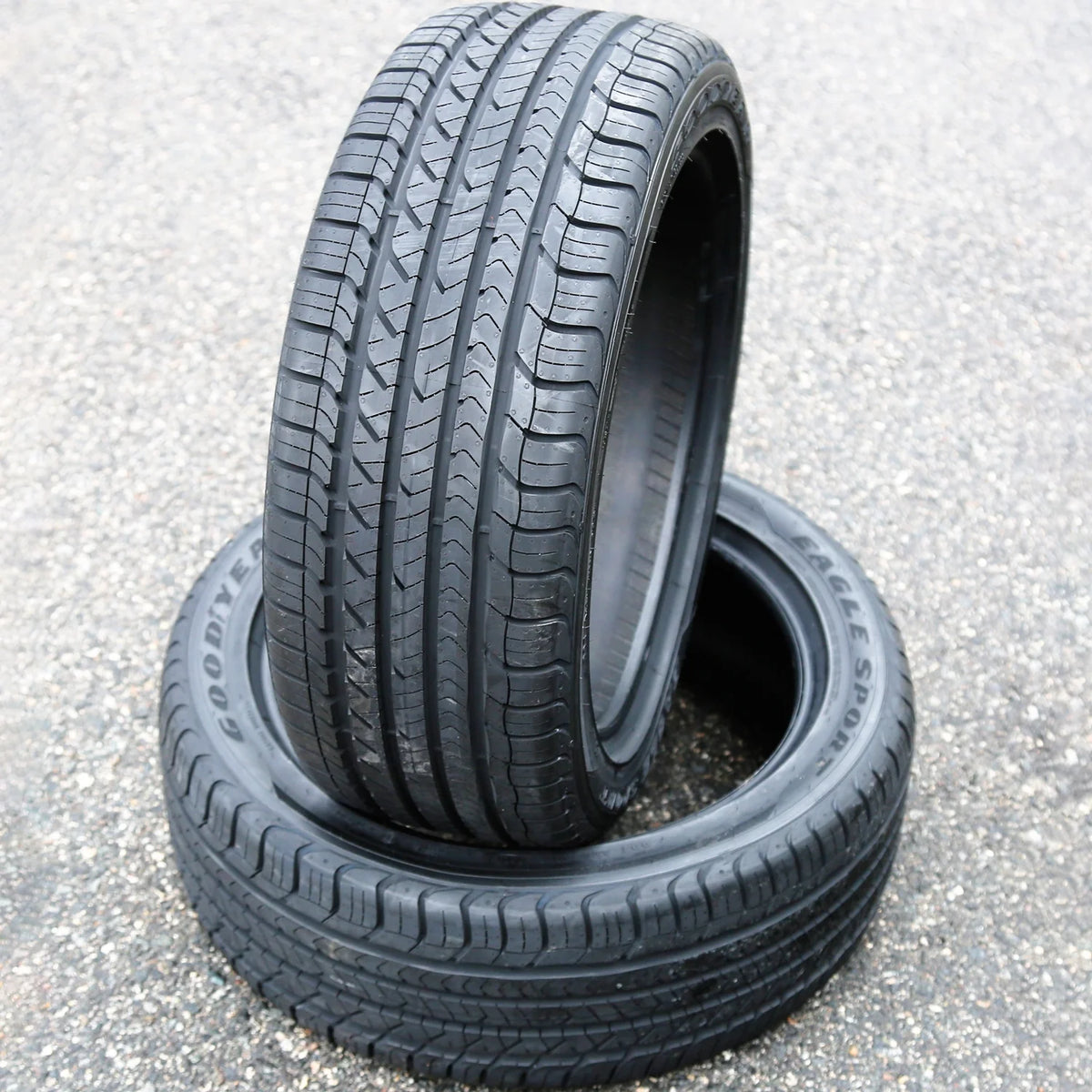 High Performance Tire 225/40R18 92Y U162755