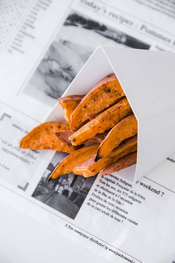 Kraft Paper Cones with Dipping Sauce L8553