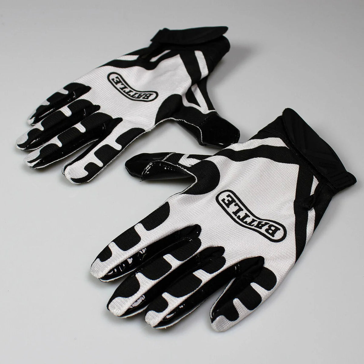 Football Gloves Large Black/White K64393