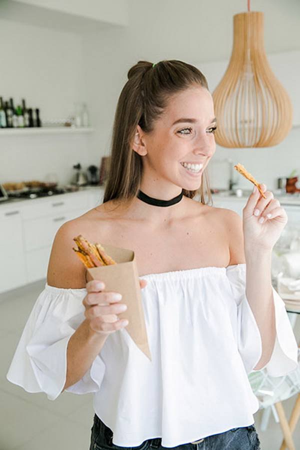 Kraft Paper Cones with Dipping Sauce L8553
