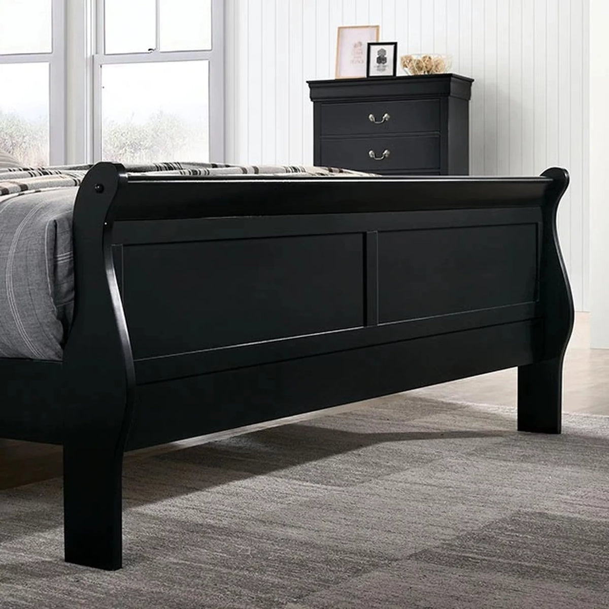 Black Queen Size Solidwood Sleigh Bed Q768000