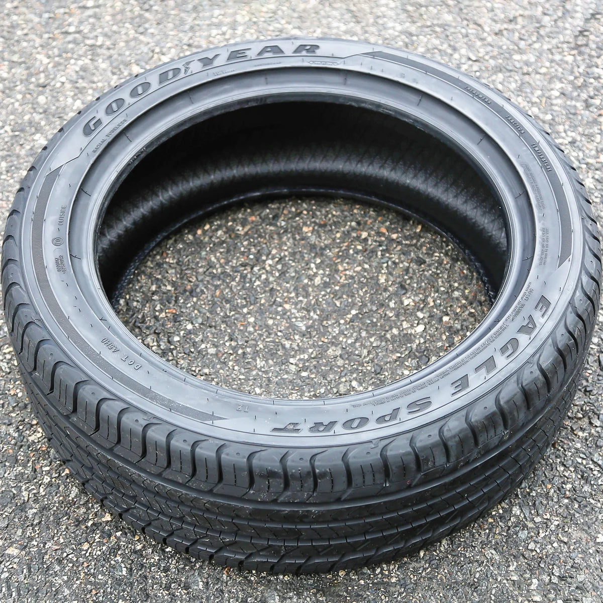 High Performance Tire 225/40R18 92Y U162755