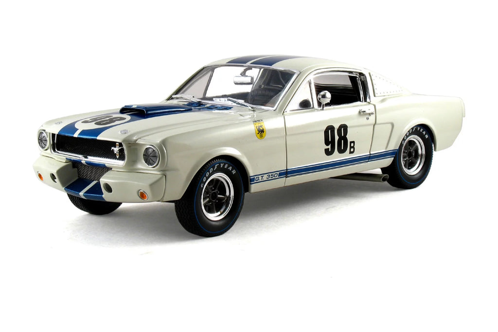 White 1/18 Scale Diecast Model Toy Car W54612