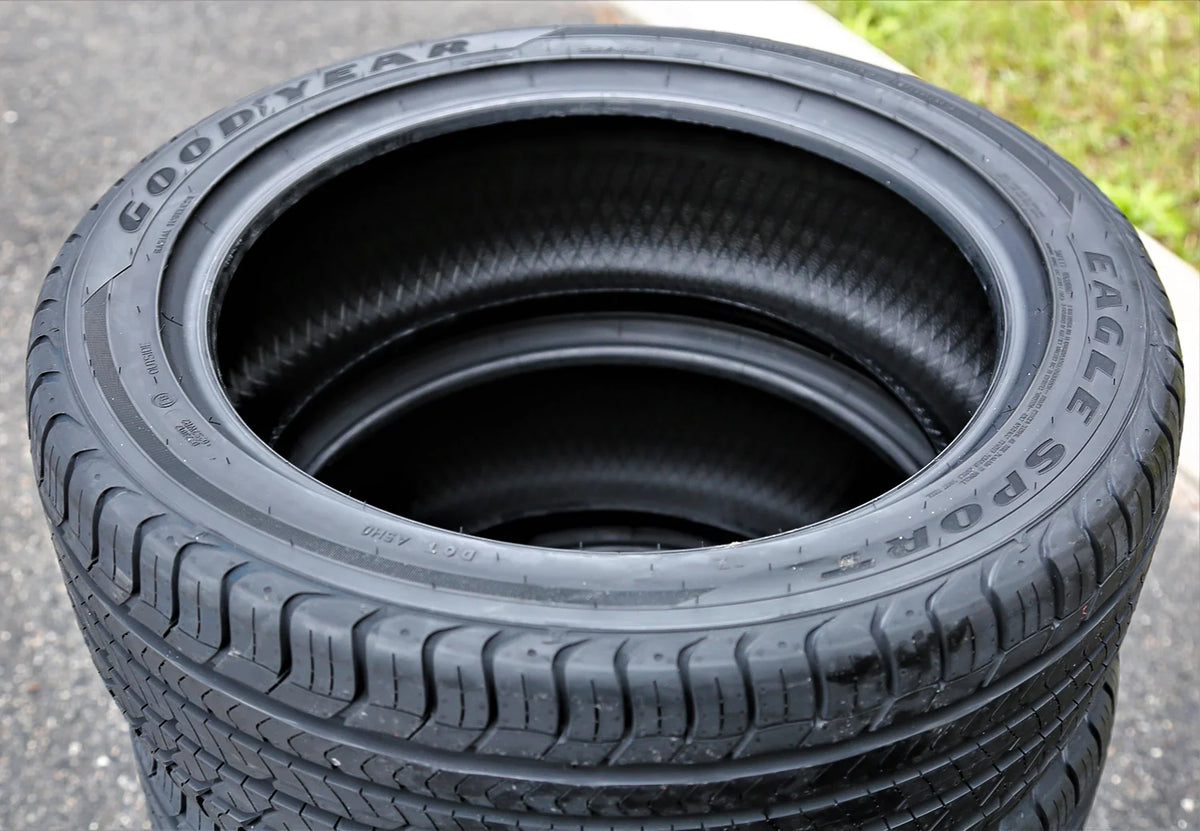 High Performance Tire 225/40R18 92Y U162755