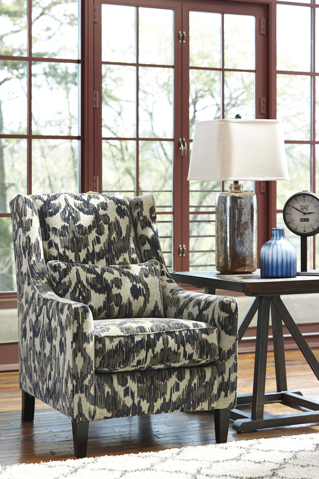 Smoke Accent Chair Y2688