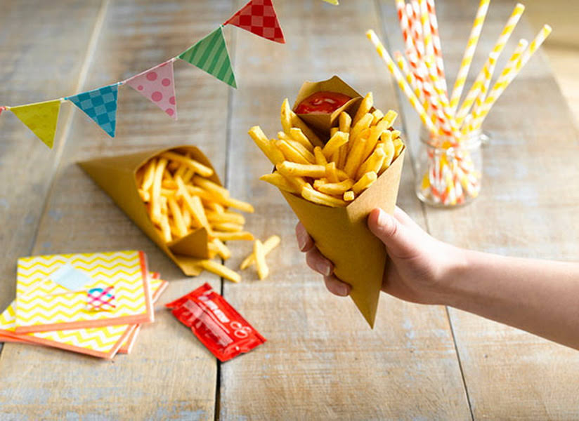 Kraft Paper Cones with Dipping Sauce L8553